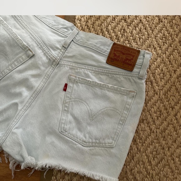 Levi’s shorts - Picture 2 of 3